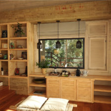 Interior decoration of the cabin made of wood, rustic details that provide warmth to the environment.