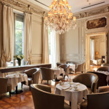 Classic dining rooms with beautiful chandeliers and decoration rich in details and luxury.