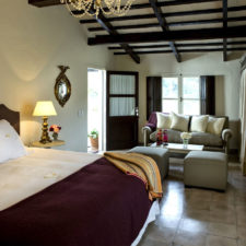 Spacious room with double bed and living room. Simple decoration in warm colors.